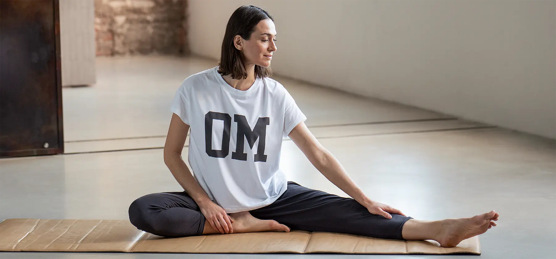 Sunday in Bed X Torquato Yogashirt OM